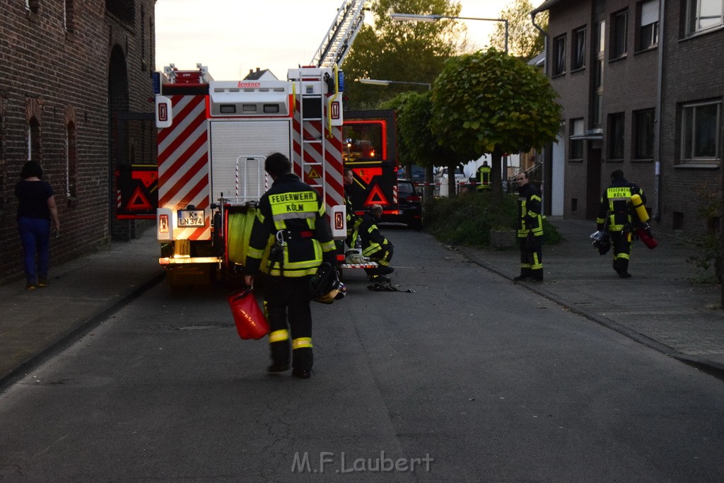 Feuer 2 Vollbrand Reihenhaus Roggendorf Berrischstr P247.JPG - Miklos Laubert